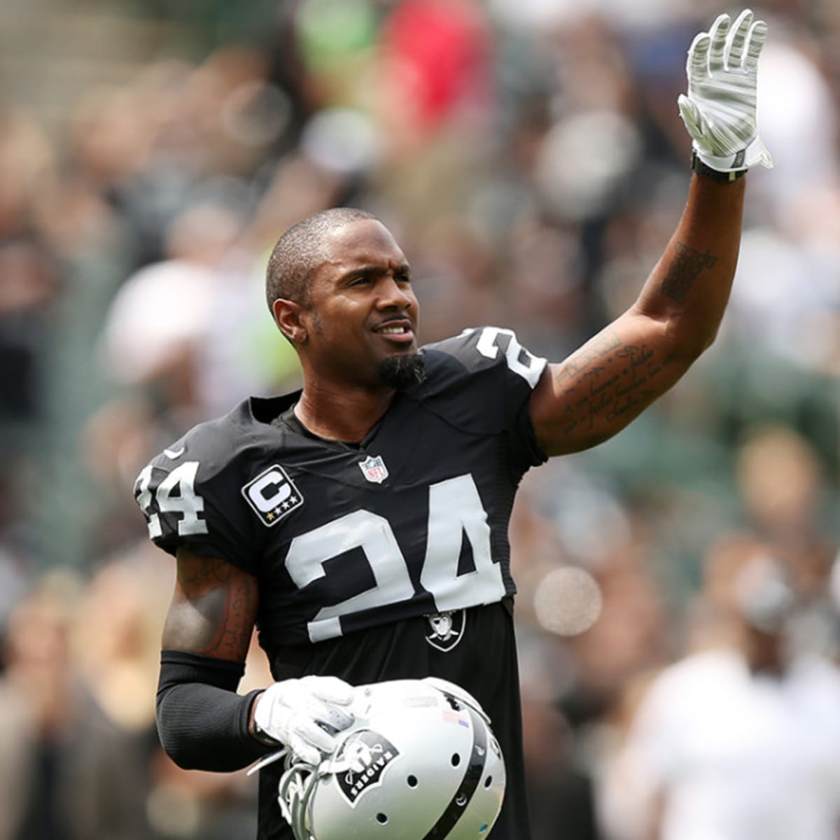 Raiders' Charles Woodson to retire after 18th season