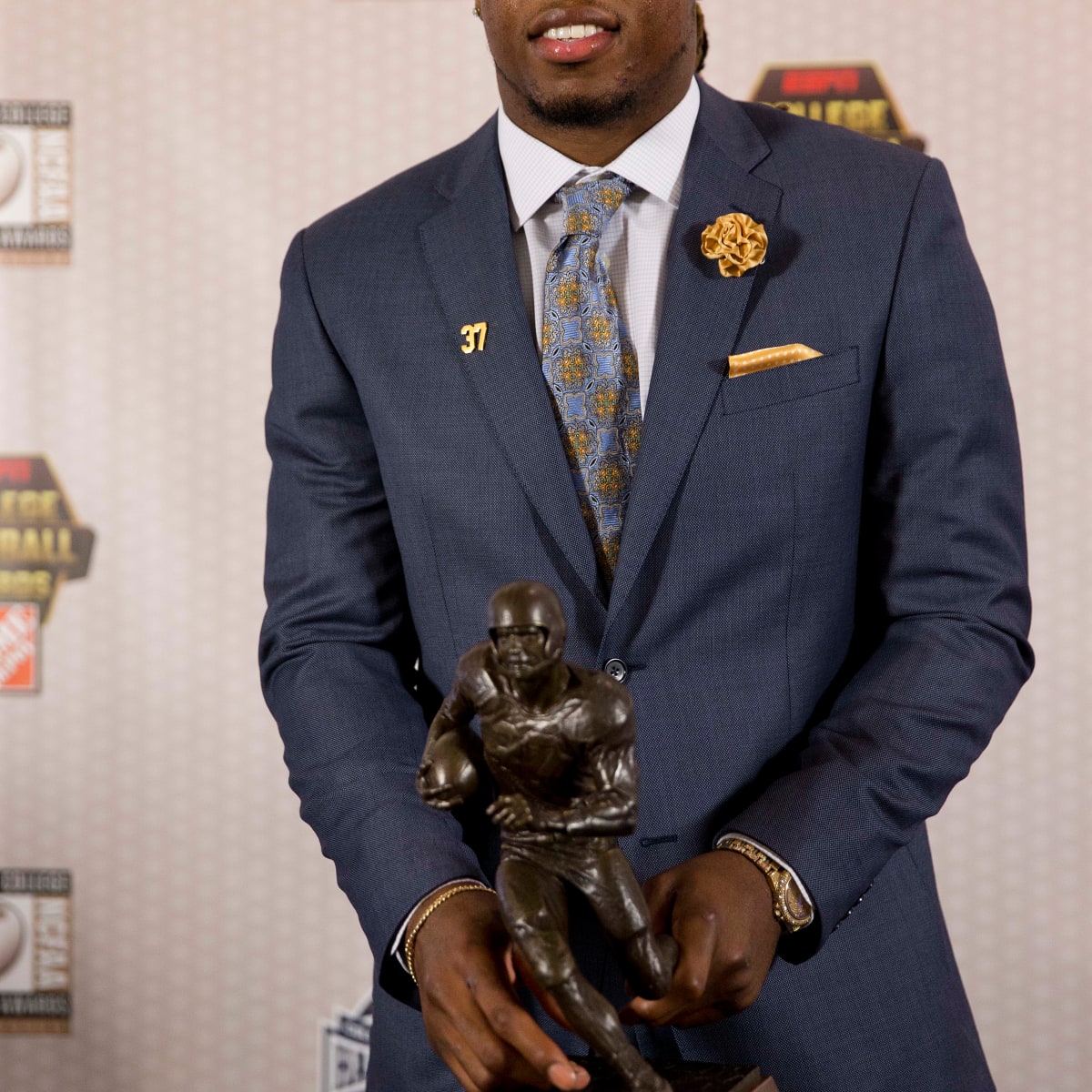 Alabama's Derrick Henry wins Maxwell Award, honoring the player of the year  - Los Angeles Times