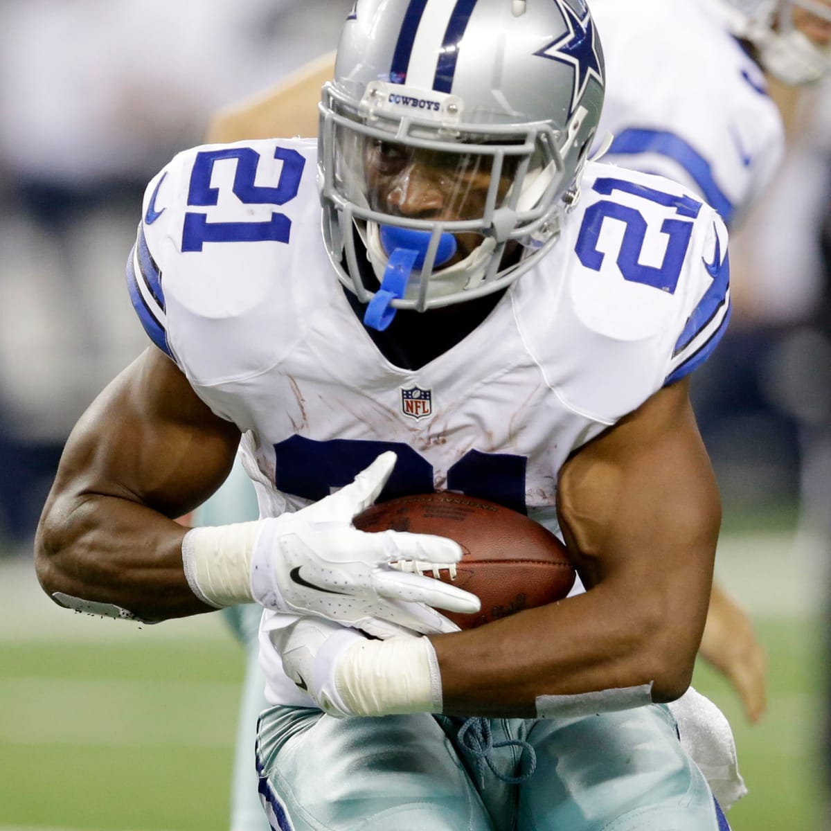 Dallas Cowboys running back Joseph Randle, center, battles the defensive  line as he runs the ball during Dallas Cowboys' NFL training camp, Tuesday,  Aug. 4, 2015, in Oxnard, Calif. (AP Photo/Gus Ruelas