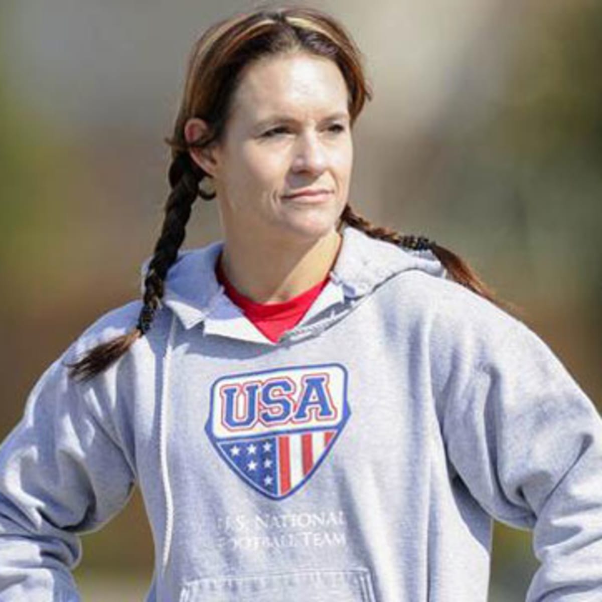 Jen Welter Is Teaching Men, and Girls, as N.F.L.'s First Female Coach - The  New York Times