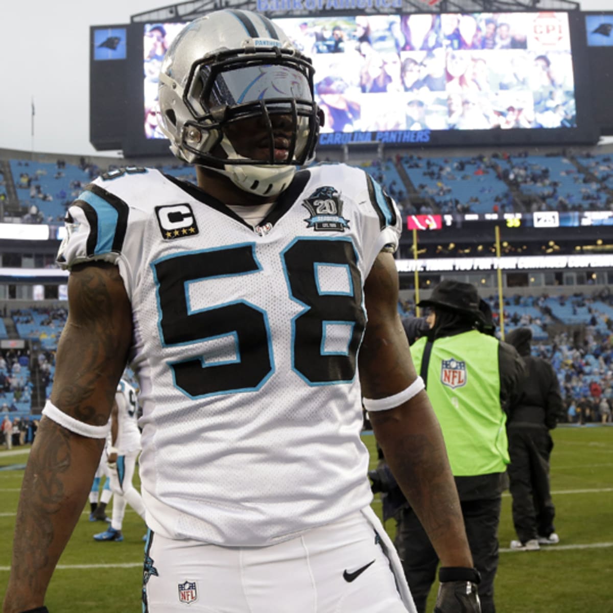 Panthers sign LB Thomas Davis to 1-year contract extension