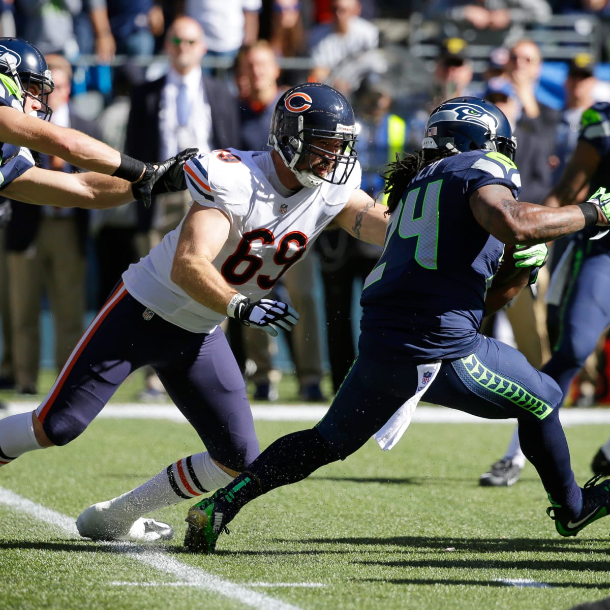 Panthers acquire DE Jared Allen in trade with Bears