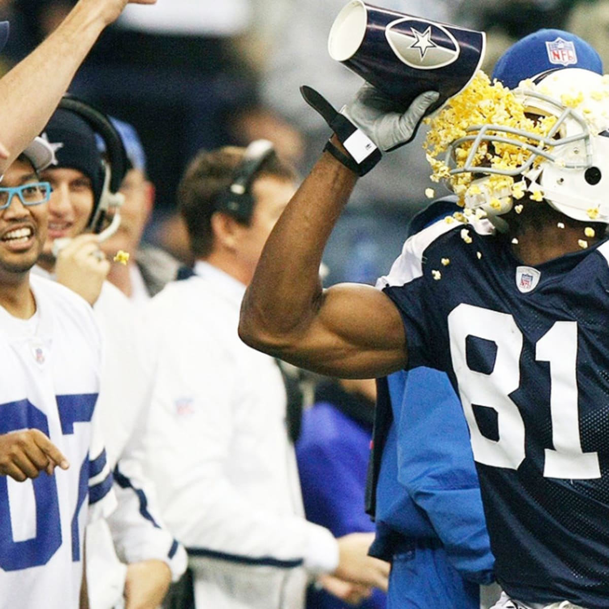 Terrell Owens & The Original Salvation Army Bucket Touchdown Celebration