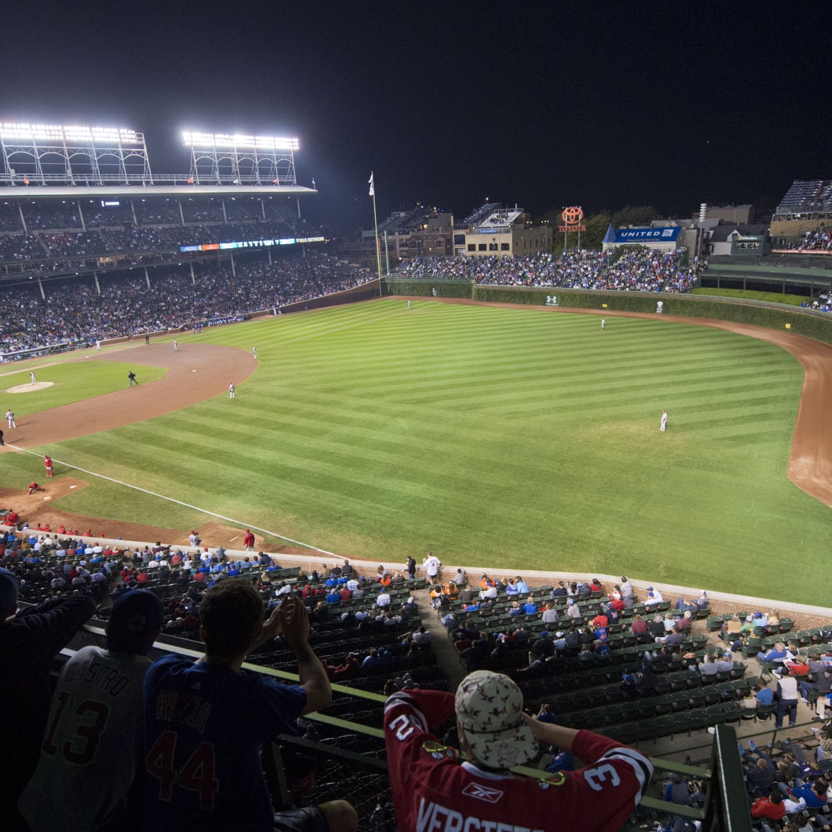 Some rooftop owners sue over Wrigley Field renovation project