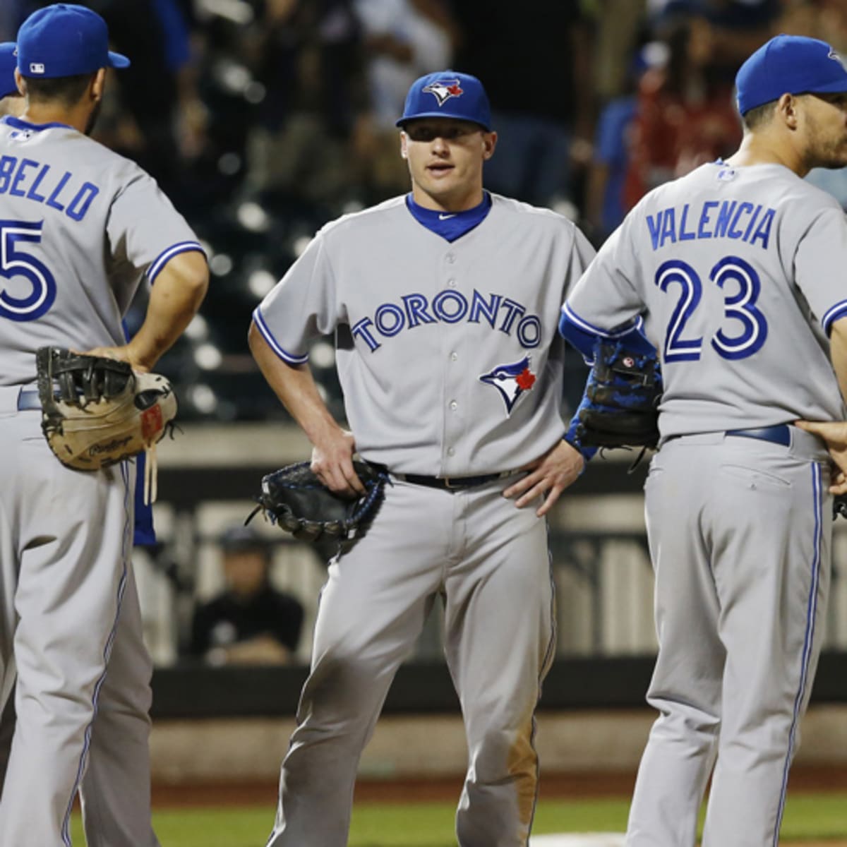 Chicago White Sox lefty Carlos Rodon struck in head by liner