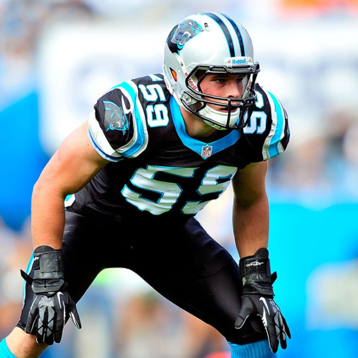 Panthers Sign Luke Kuechly To Extension