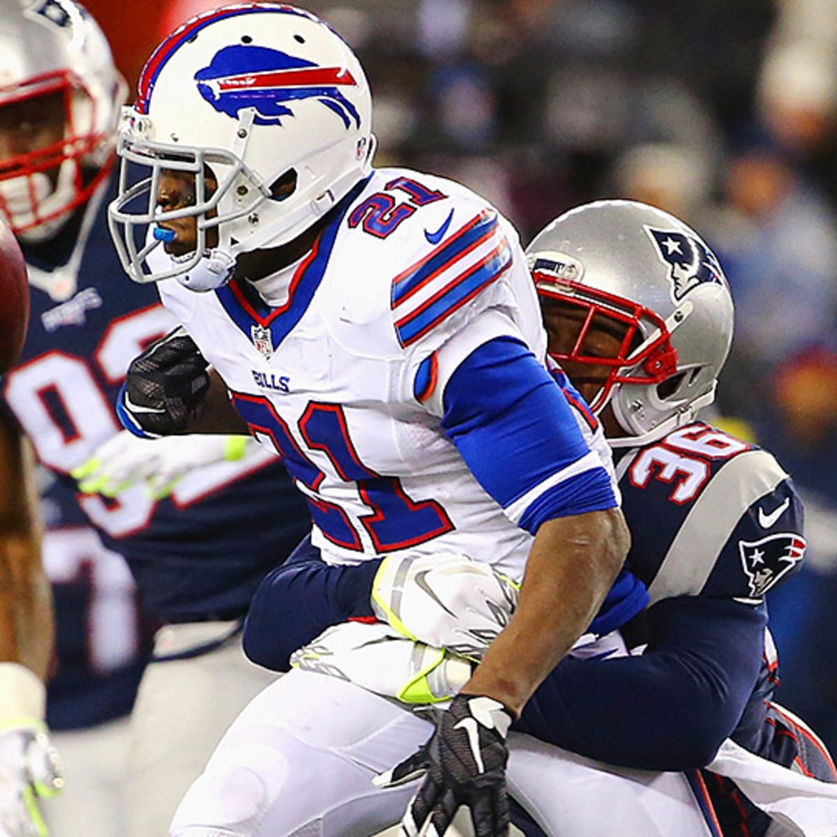 Patriots improve to 10-0, beat Bills 20-13