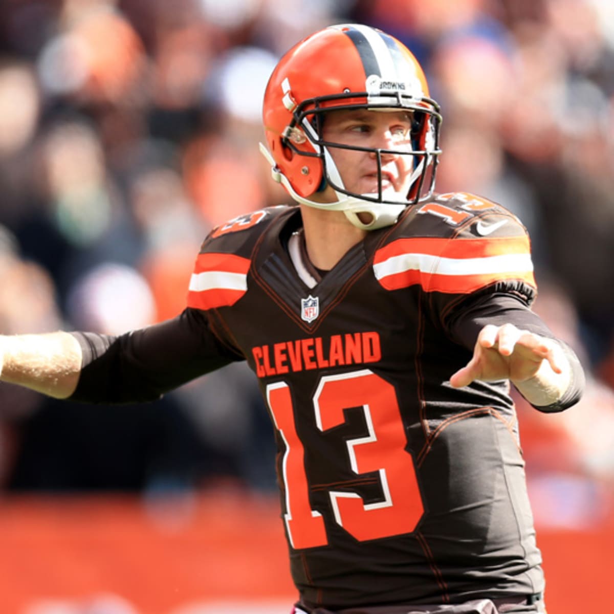 Josh McCown injures shoulder in Browns' loss to Rams