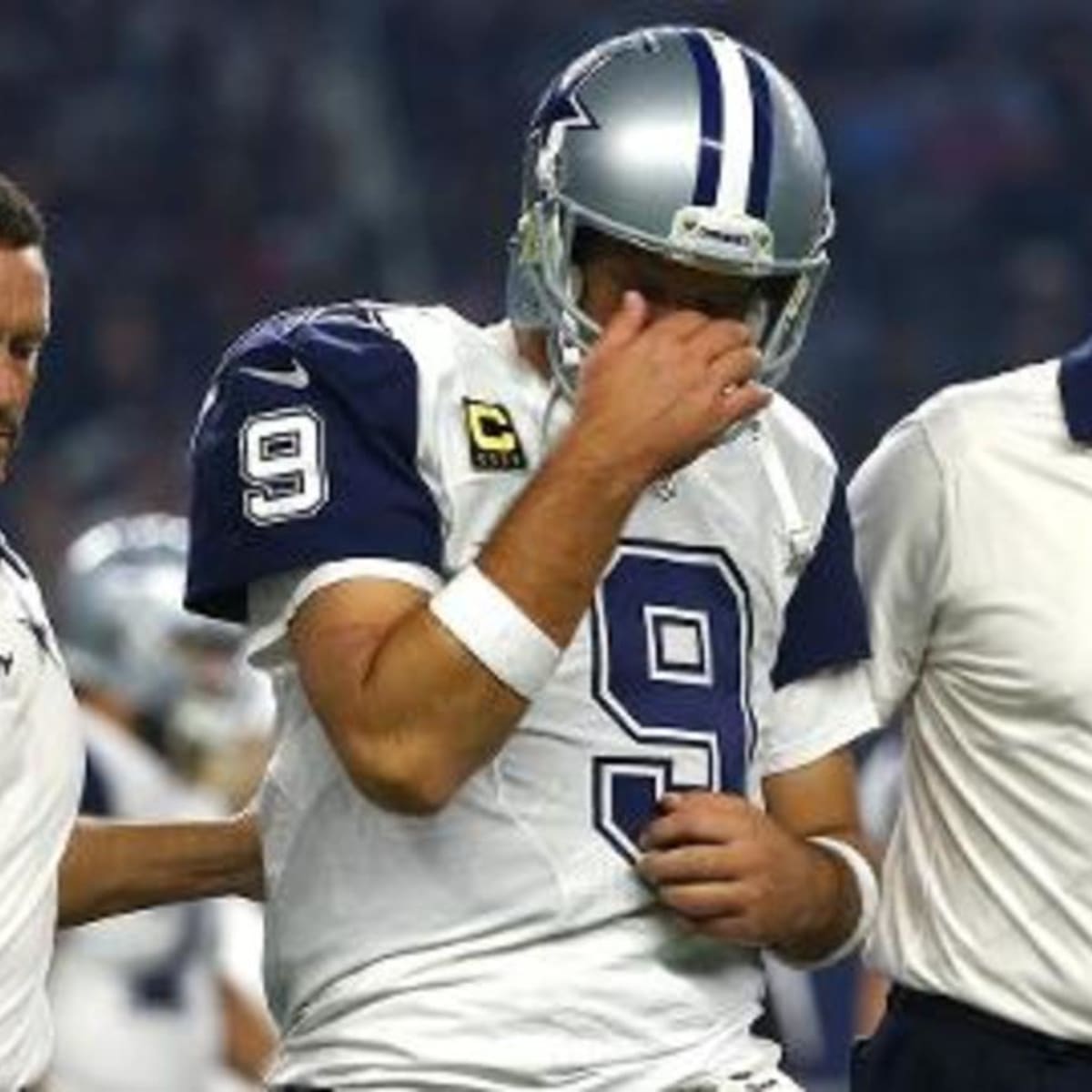 Cowboys Tony Romo out for season with broken collarbone