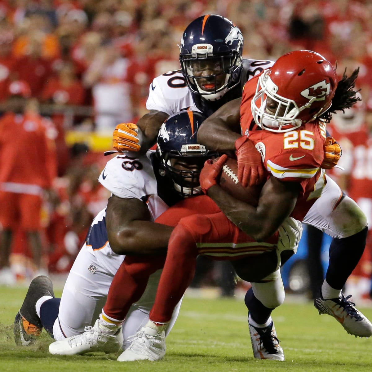 Broncos complete stunning comeback, beat Chiefs 31-24