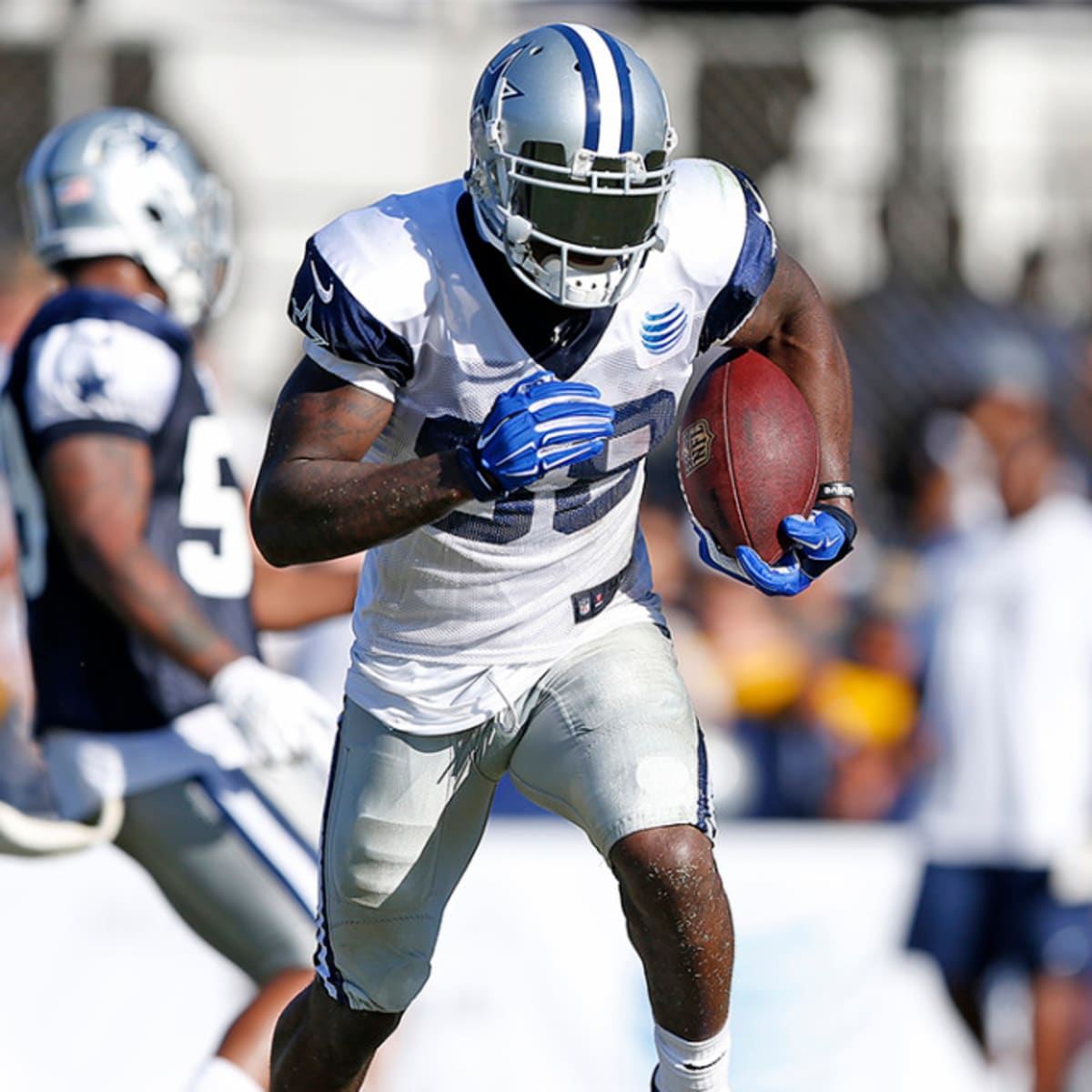 Cowboys player punches teammate at training camp — VIDEO