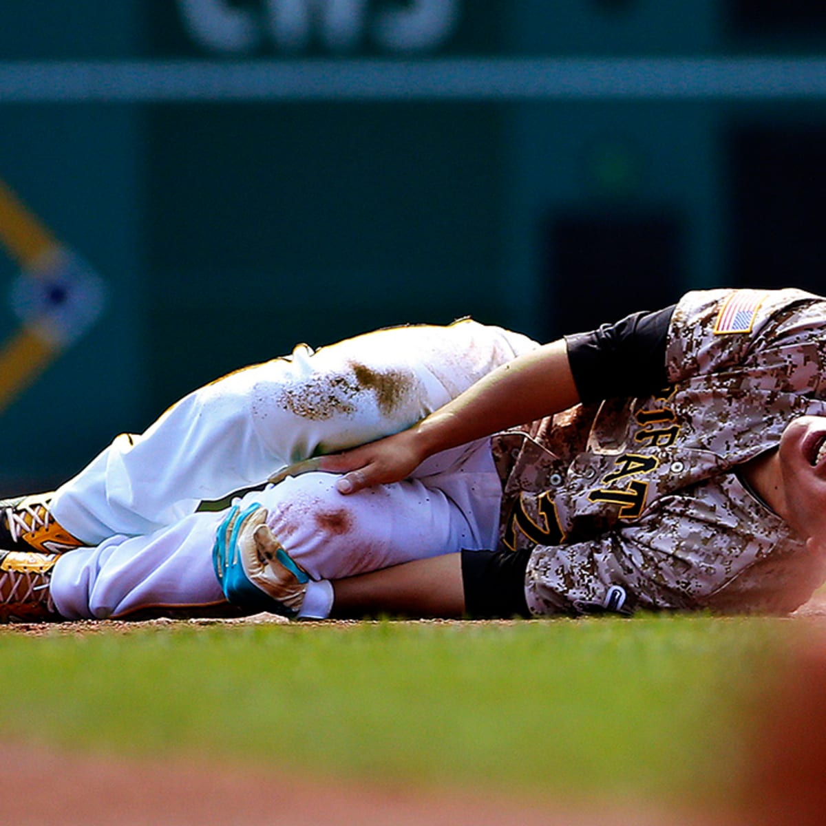 Pirates SS Jung Ho Kang out for season with knee injury - Sports