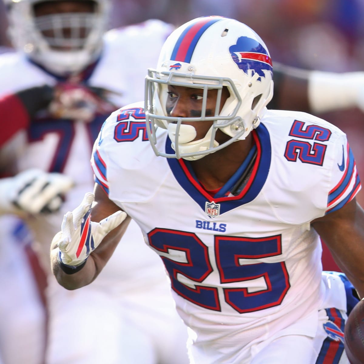 LeSean McCoy to sign with Chiefs after being cut by Bills