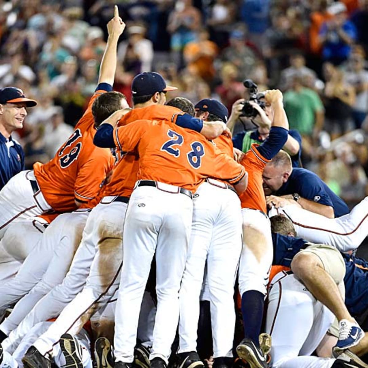 Vanderbilt beats Virginia 3-2 to win College World Series, 1st