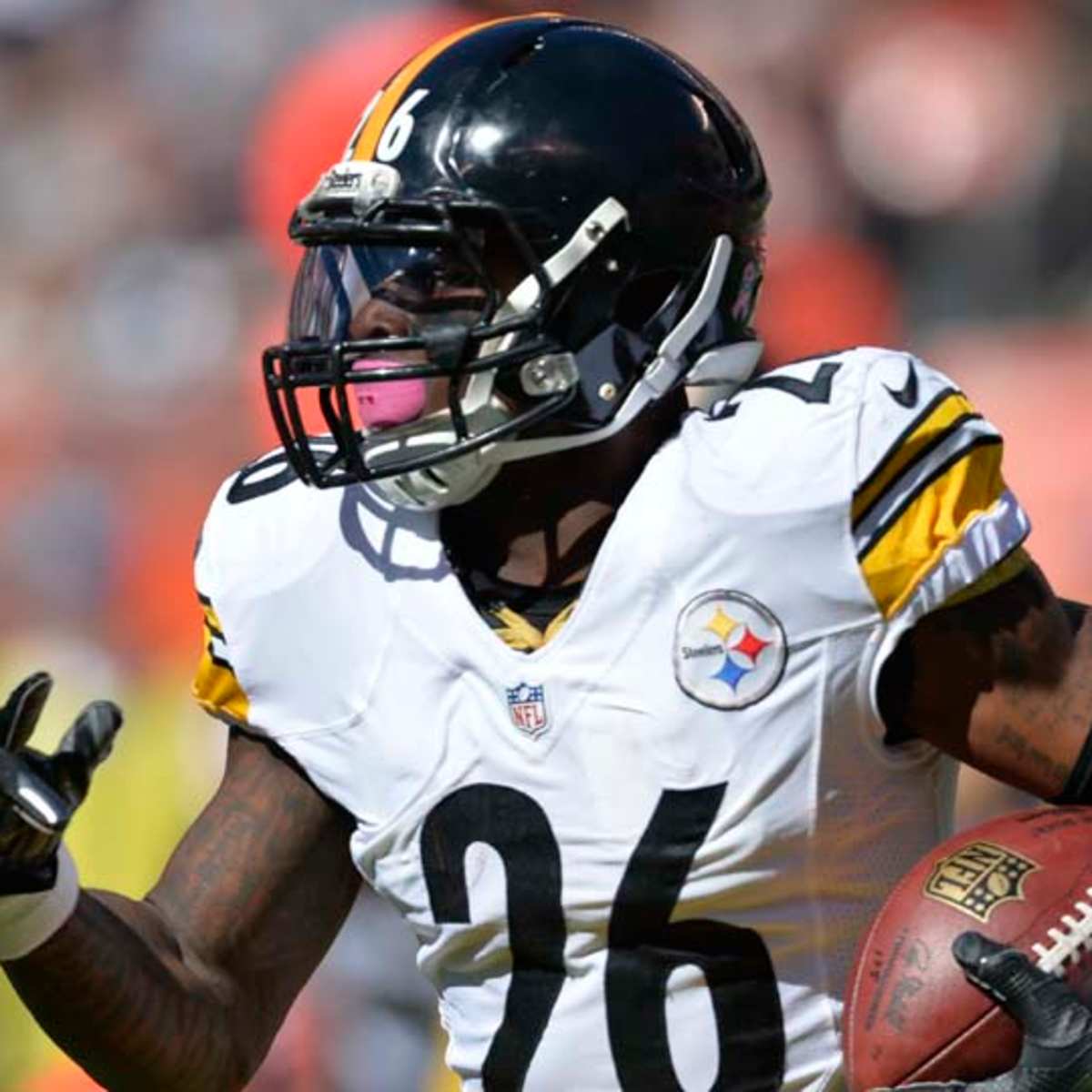 Helmet Stalker on X: Steelers RB Le'Veon Bell is wearing a