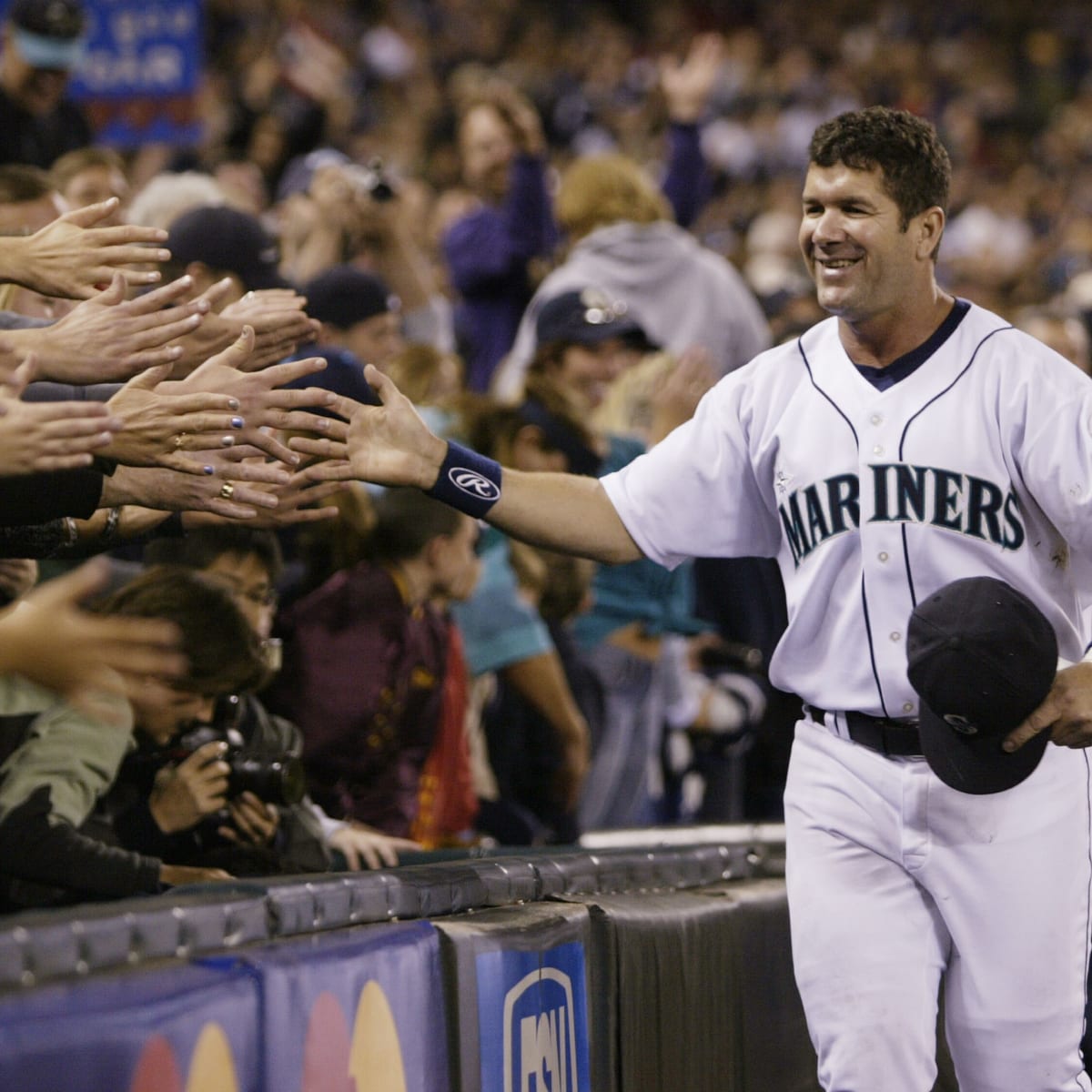 Edgar Martinez named Mariners hitting coach, replacing Howard