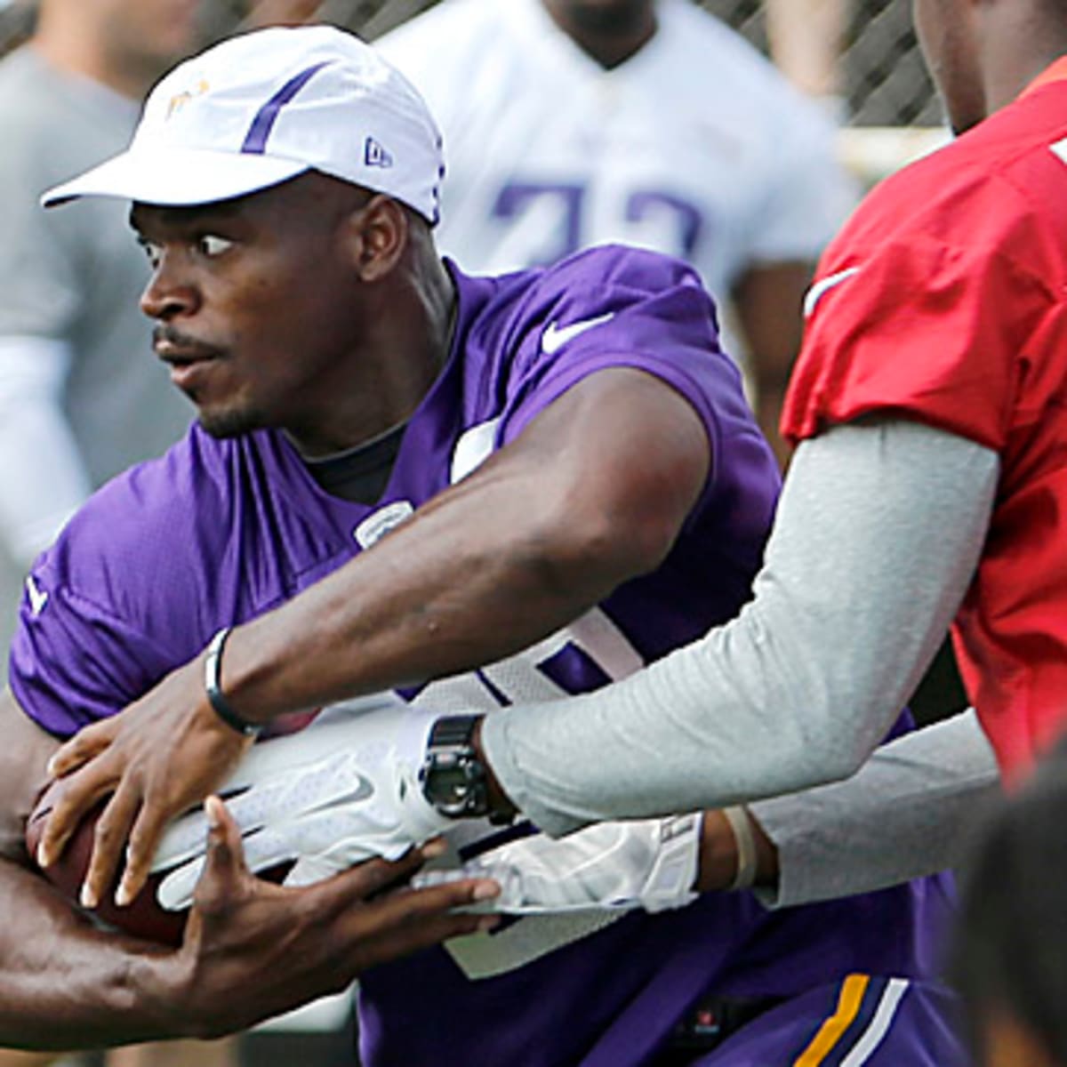 Adrian Peterson returns to the field for training camp - Sports Illustrated
