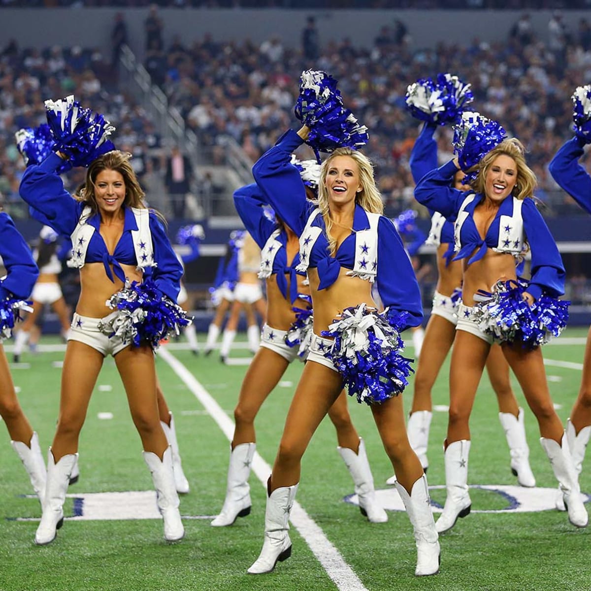 2015 NFL cheerleaders: Week 14