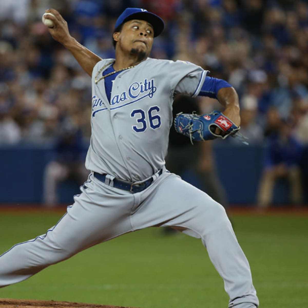 Royals pitcher Edinson Volquez loses father before taking mound