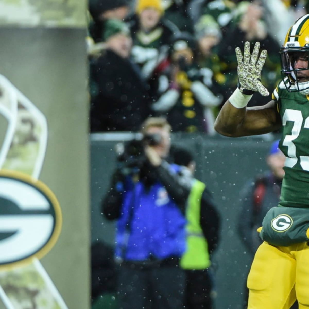 Aaron Jones rushes for three TD; ties for NFL lead in TD's with 14