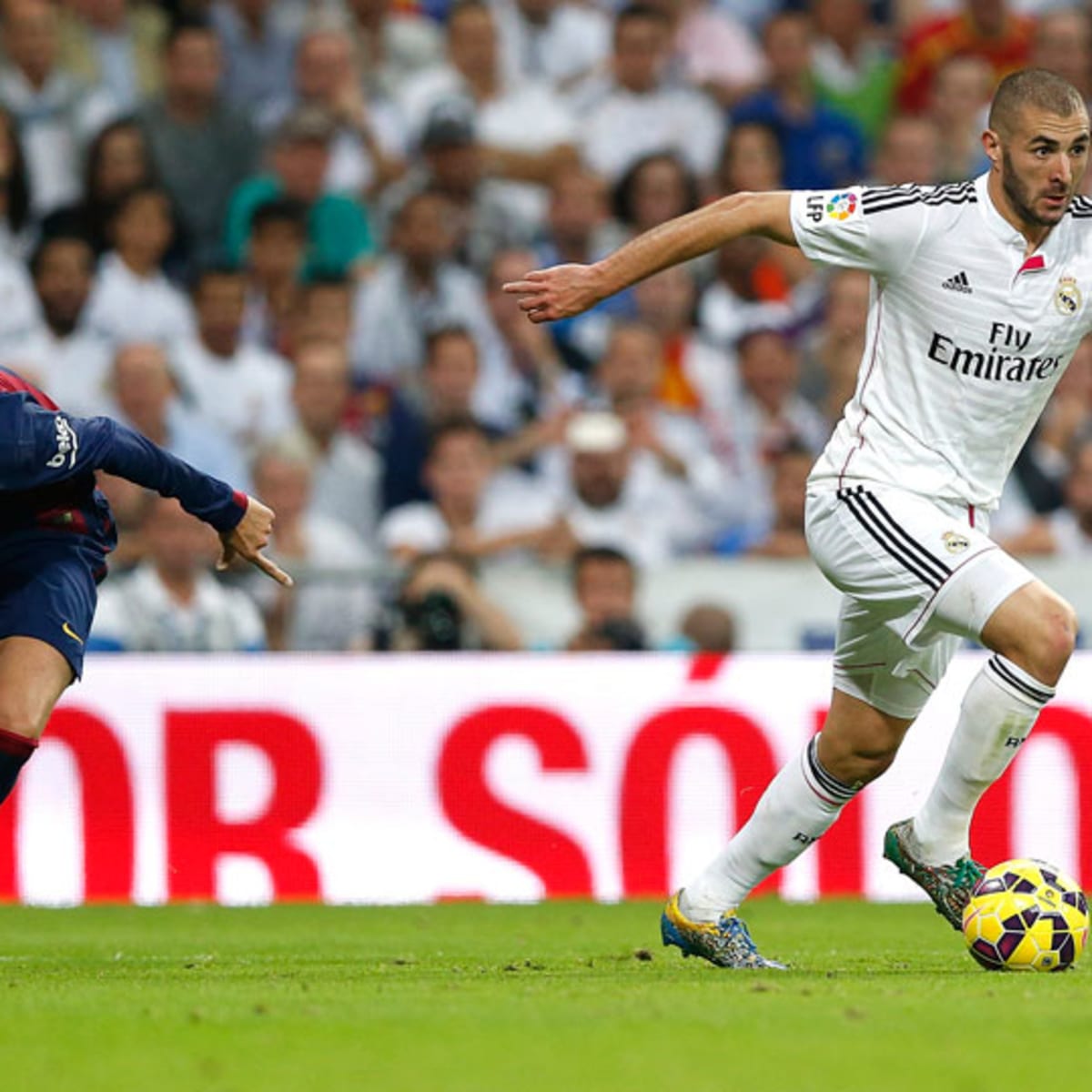 The Bernabeu decked out in gold in tribute to Karim Benzema