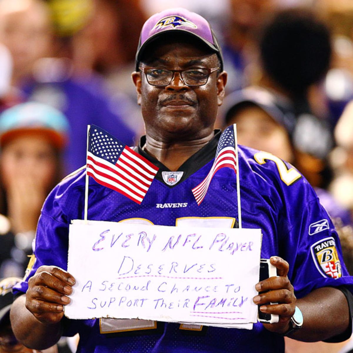 Ravens fans line up to exchange Ray Rice jerseys