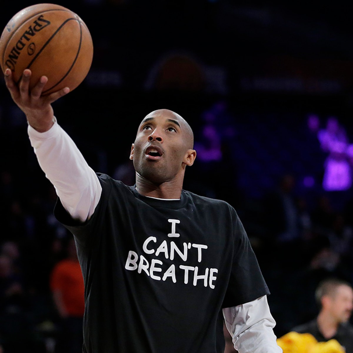 Bryant, Lakers warm up in 'I Can't Breathe' shirts