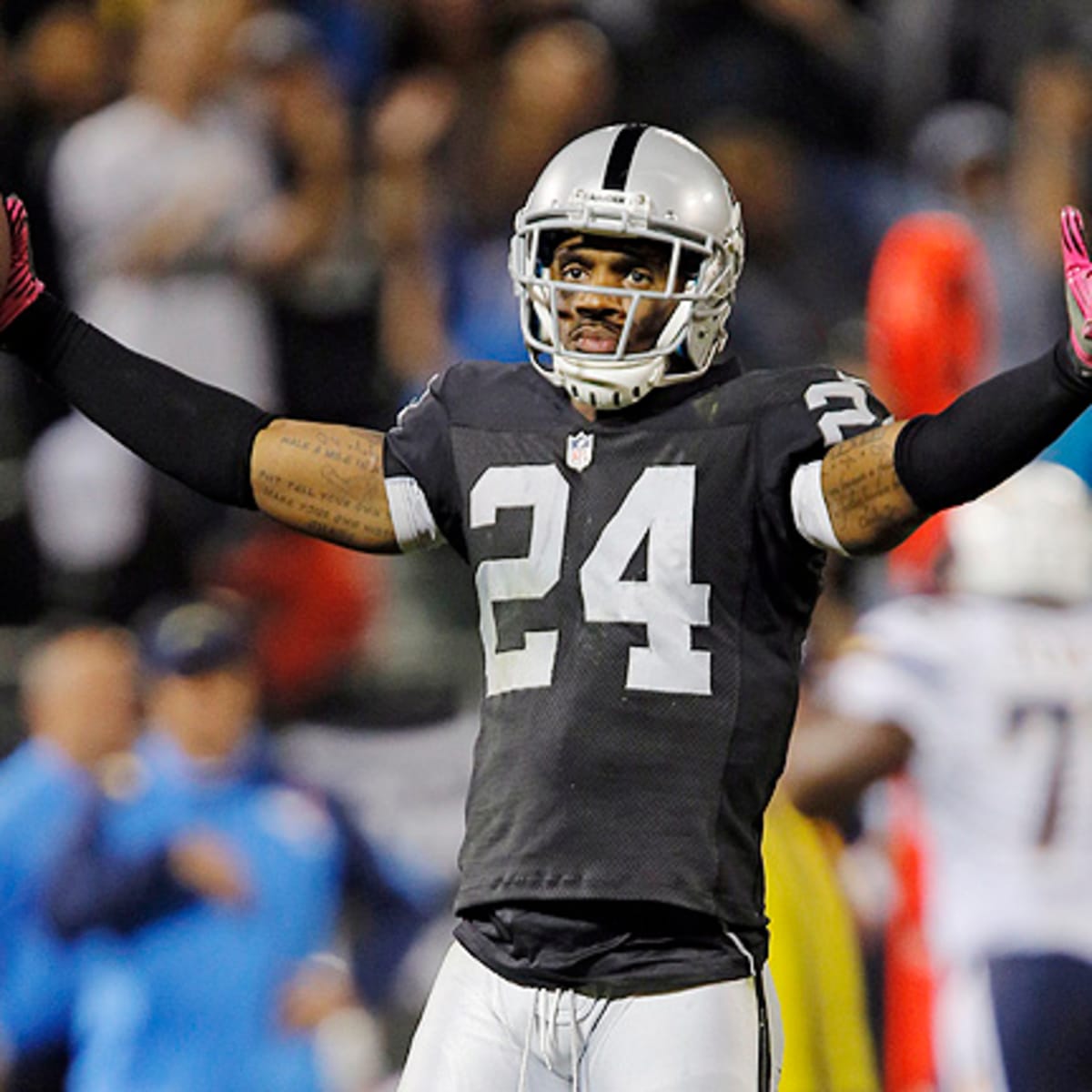 Raiders' Charles Woodson named AFC dfensive player of month for October
