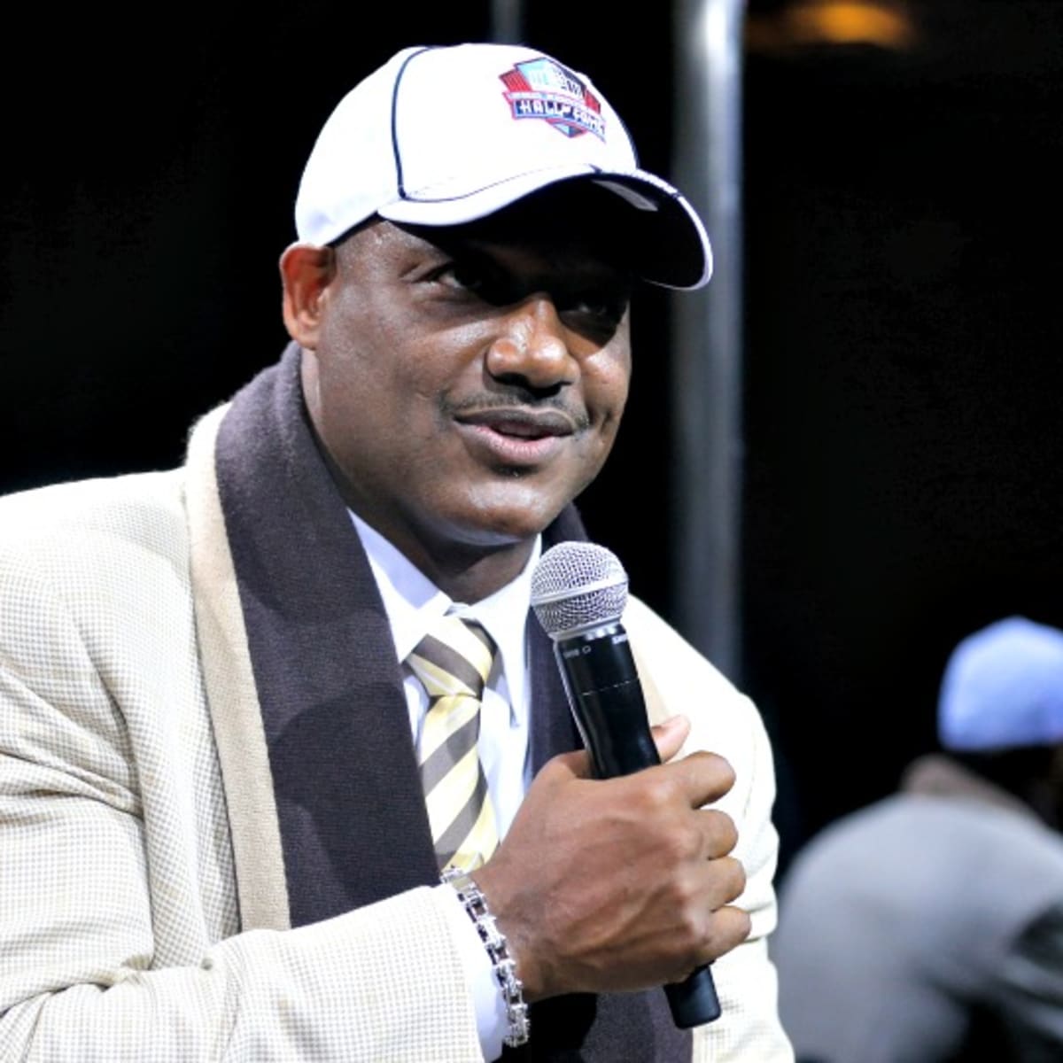 Derrick Brooks NFL Hall of Famer Has Wrist Stem Cells With Dr. Lox