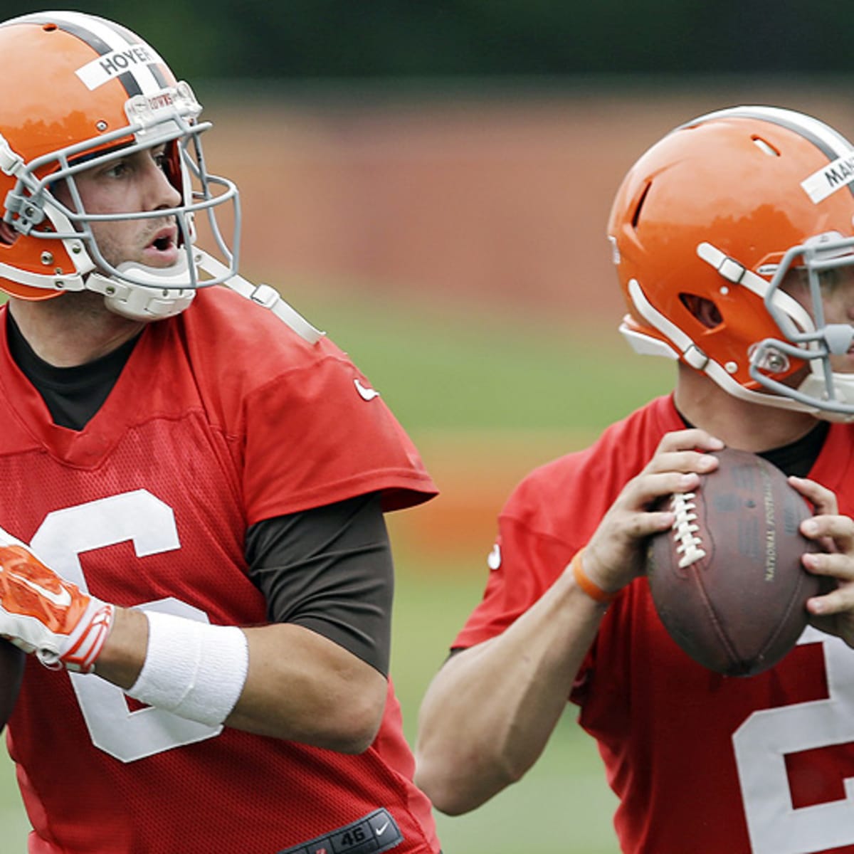 Hoyer right at home as Browns QB