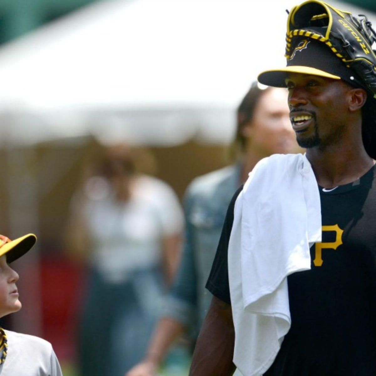 Andrew McCutchen Gets Signed Ball From Sick Kid He Visited