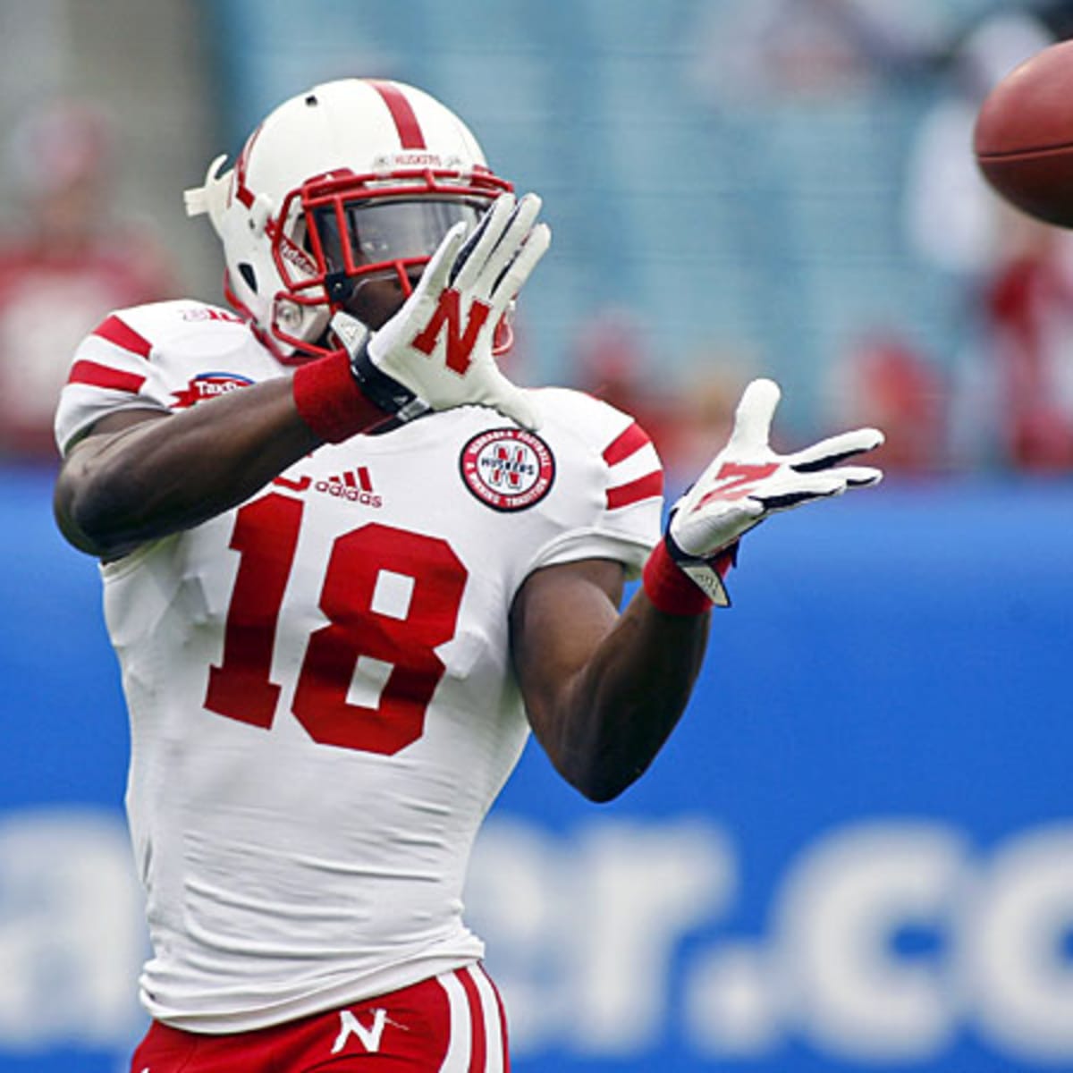 Houston Cougars Unveil Glorious Oilers-Themed Football Uniforms