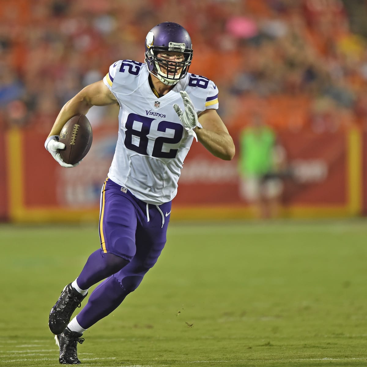 Vikings place Kyle Rudolph on injured reserve, will tight end