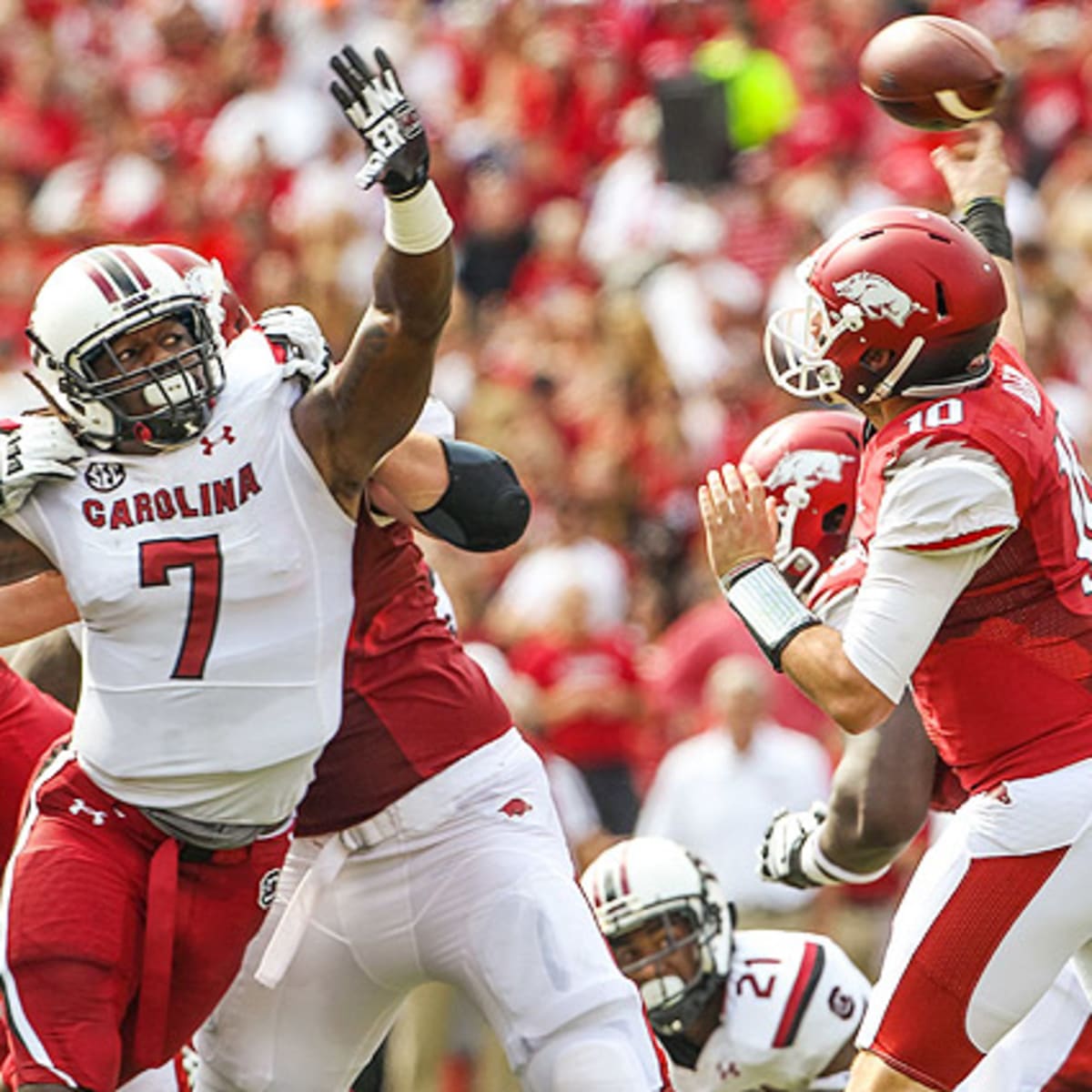 South Carolina to retire DE Jadeveon Clowney's No. 7 jersey