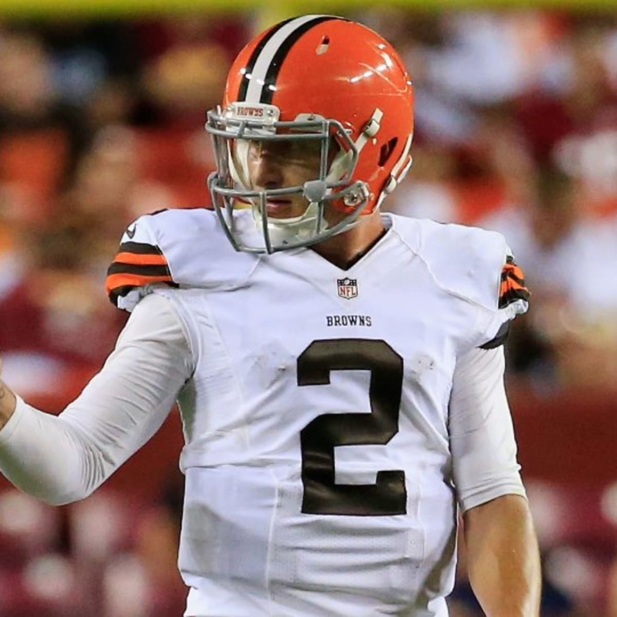 Johnny Manziel critic wears orange tie in nod to Browns QB — PHOTO