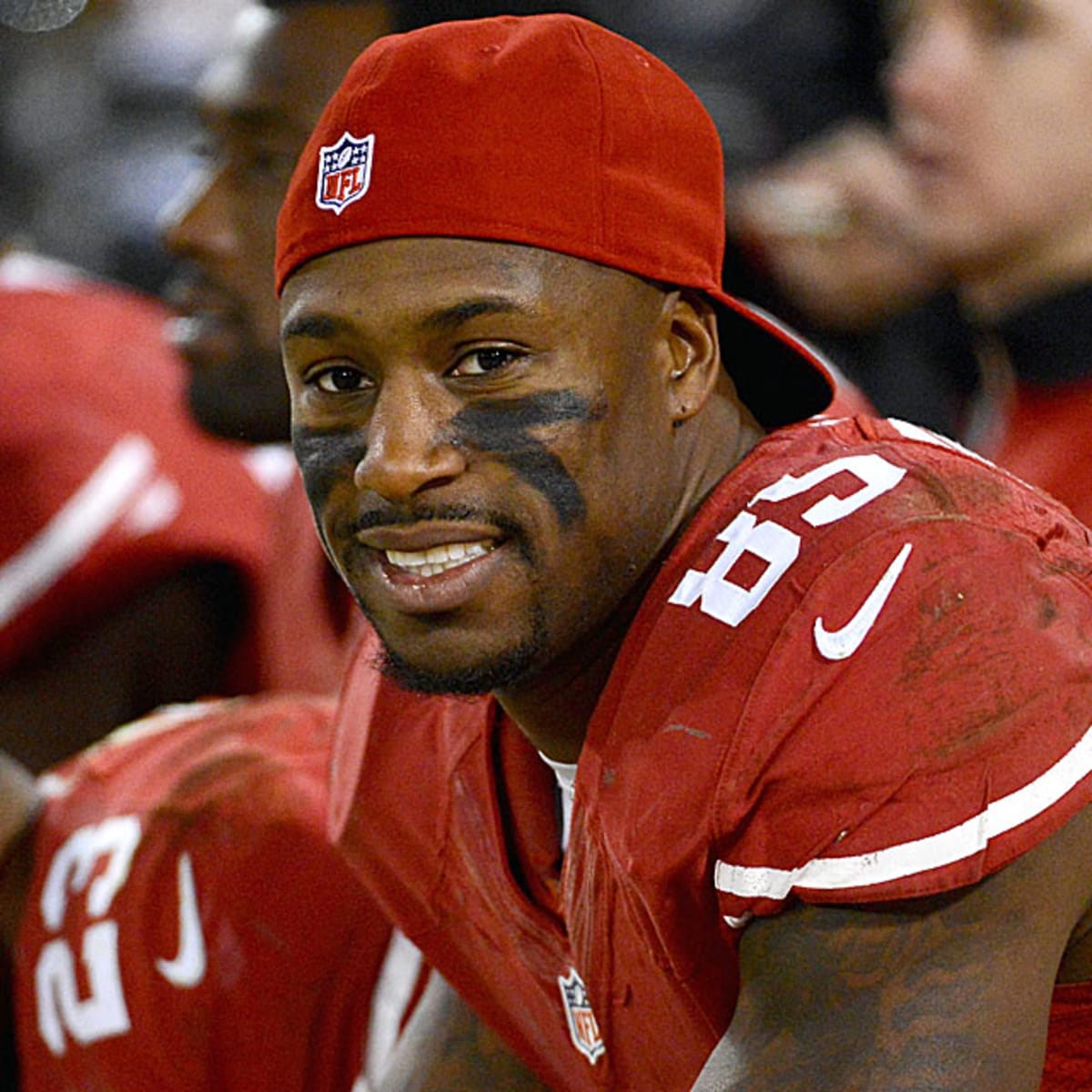 Broncos welcome Vernon Davis to the mix