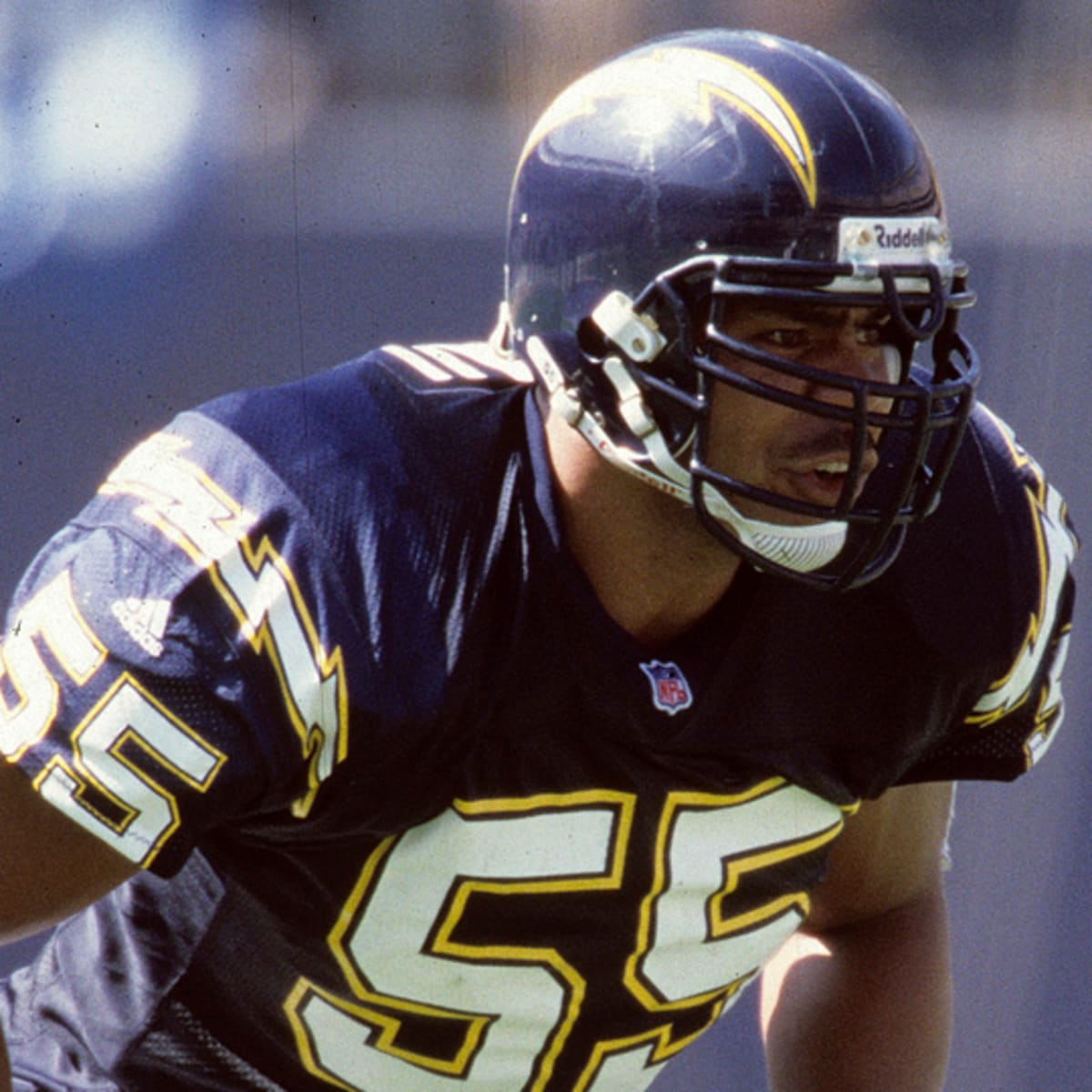 Junior Seau family settles concussion lawsuit against NFL