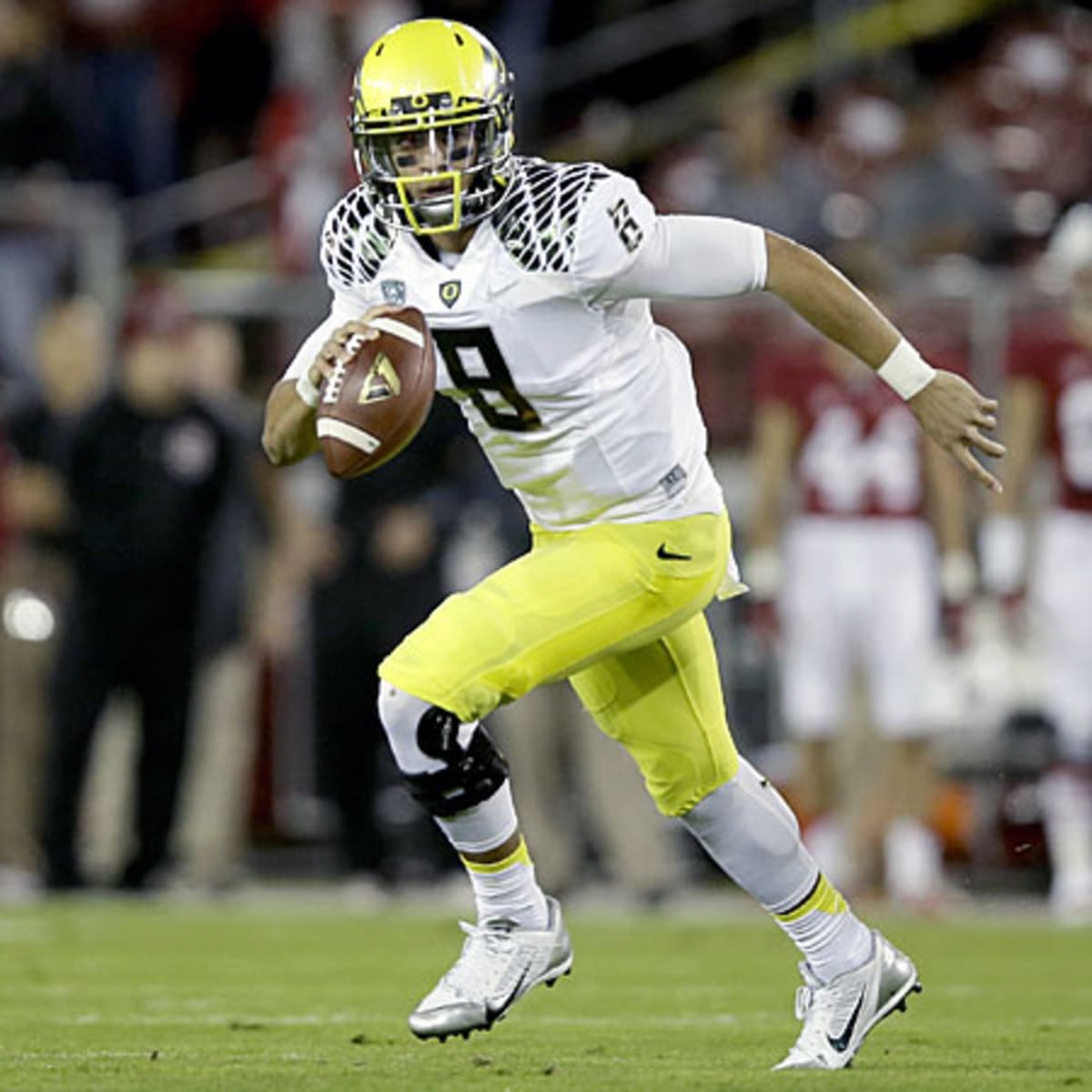 Top 8 Plays of Former Oregon Ducks QB Marcus Mariota's College Career -  Sports Illustrated Oregon Ducks News, Analysis and More