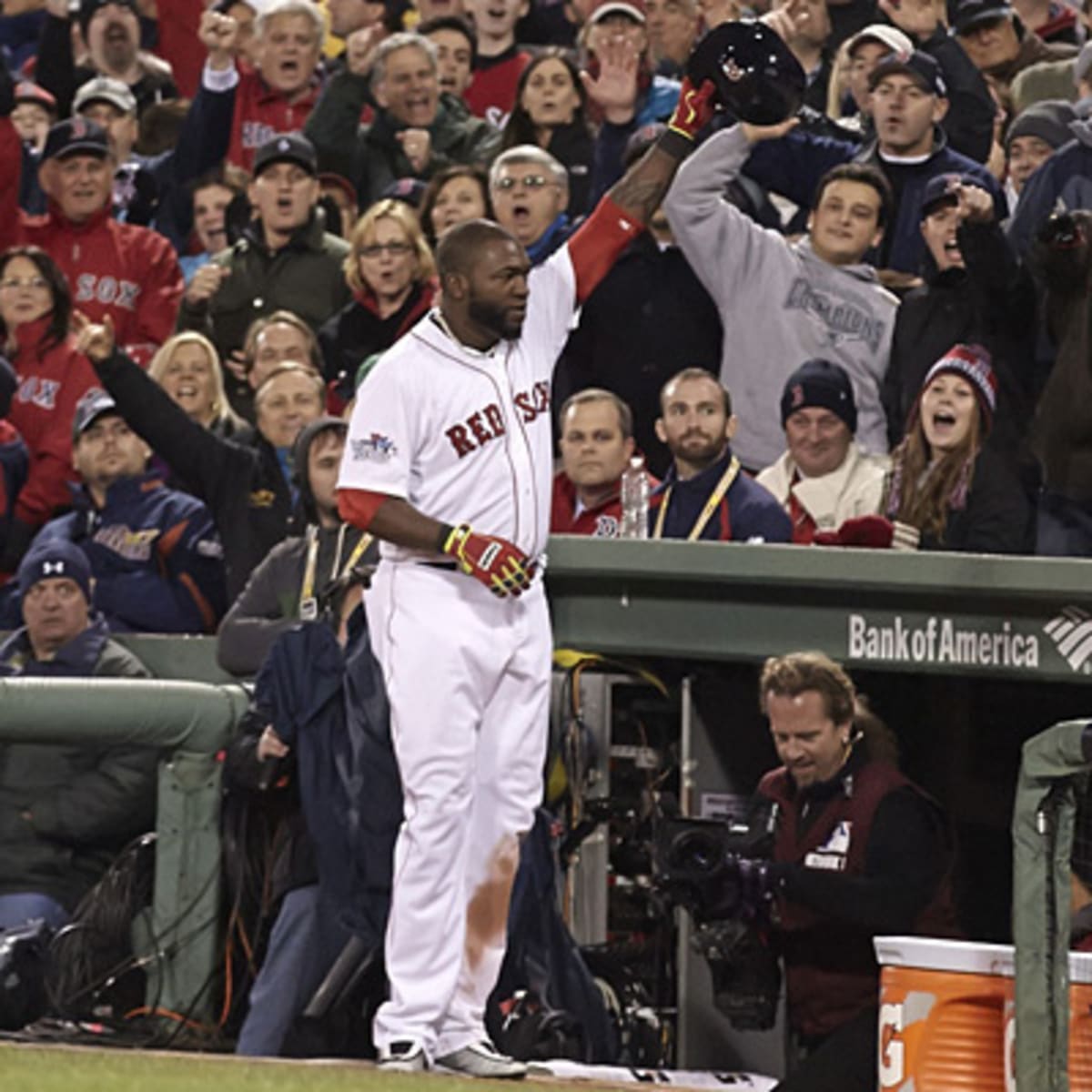 Big Papi surprises Dominican Republic in dugout