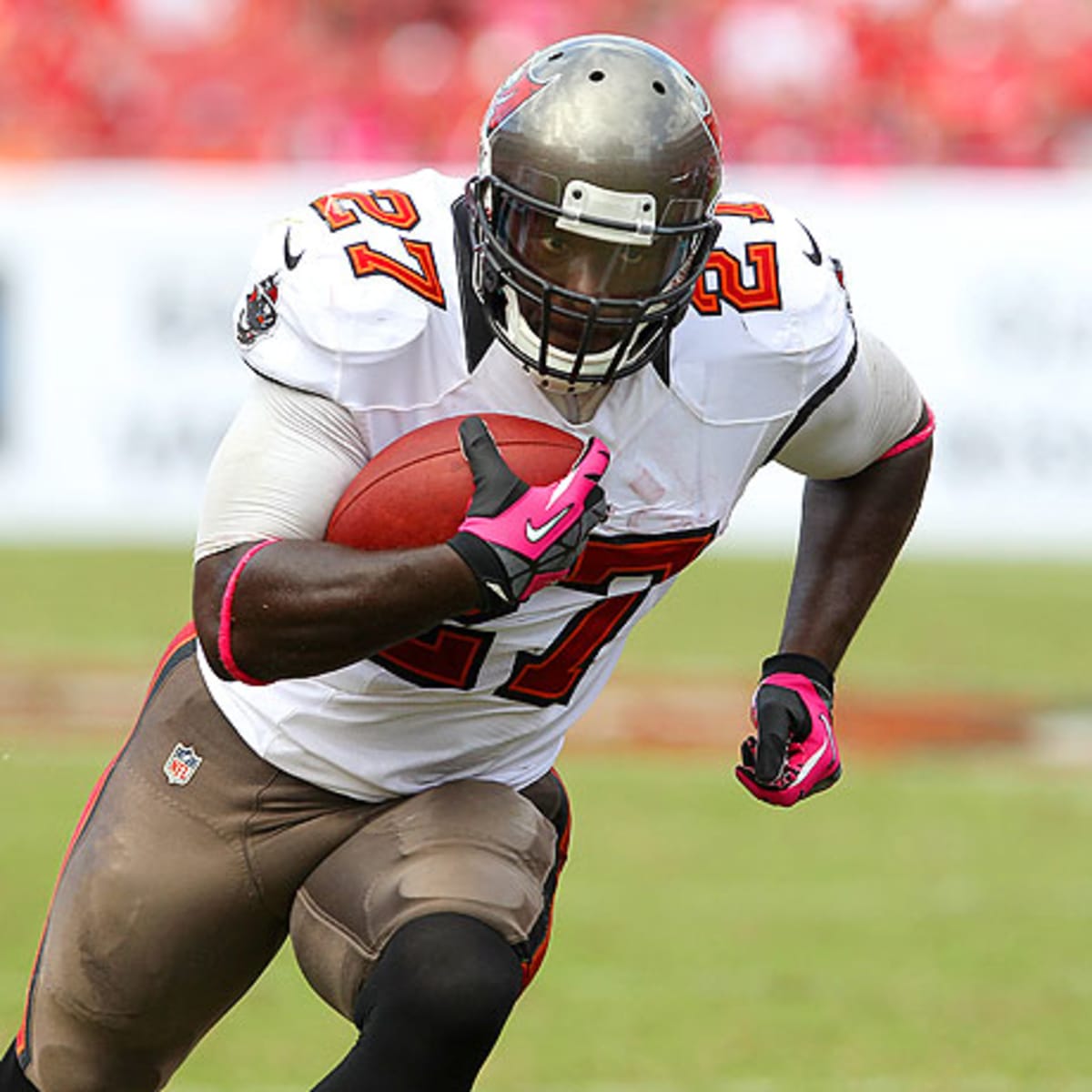 PATRIOTS: New England acquires LeGarrette Blount in trade with Bucs