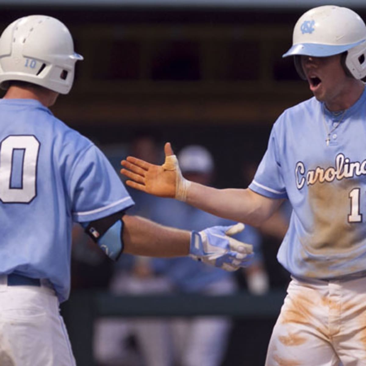 Louisville upsets No. 2 Vanderbilt to advance to CWS