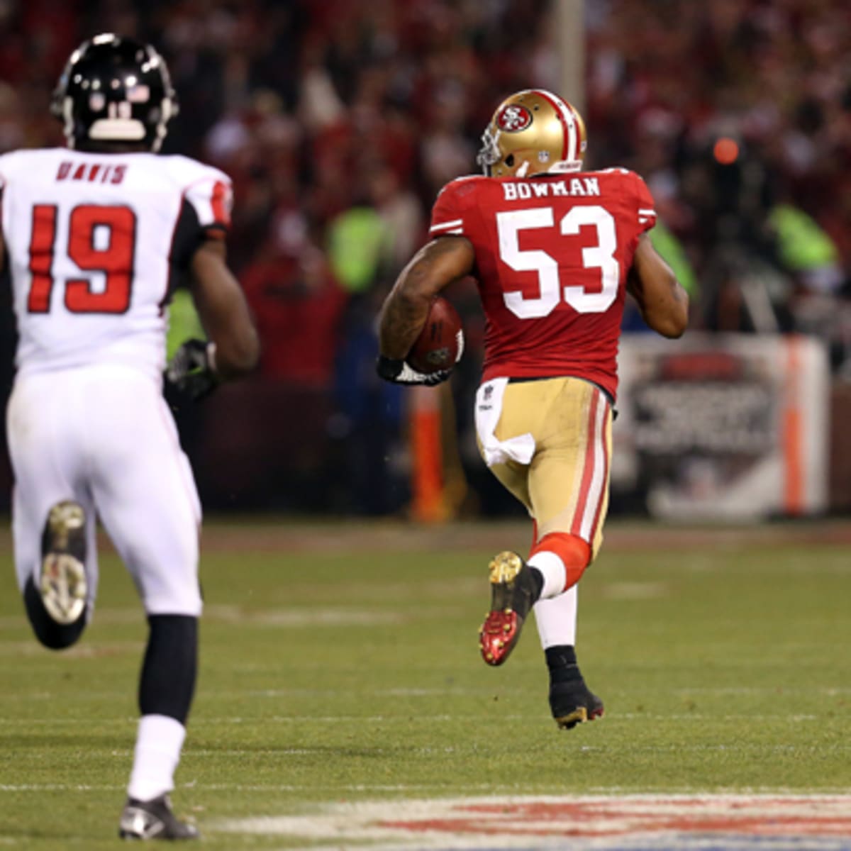 San Francisco, California, USA. 18th Oct, 2012. San Francisco 49ers  quarterback Colin Kaepernick (7) attempts to make touchdown run on Thursday  at Candlestick Park in San Francisco, CA. The 49ers defeated the