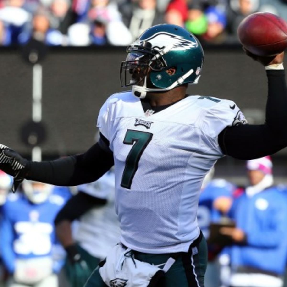 Mike Vick Wins The Eagles Starting QB Job