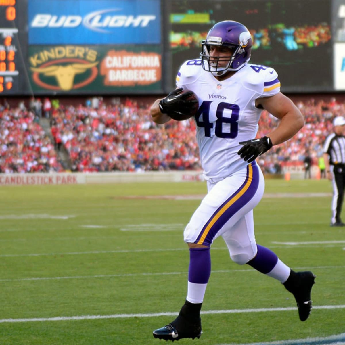 Adrian Peterson breaks free for 78-yard touchdown on first carry of 2013 - Sports  Illustrated