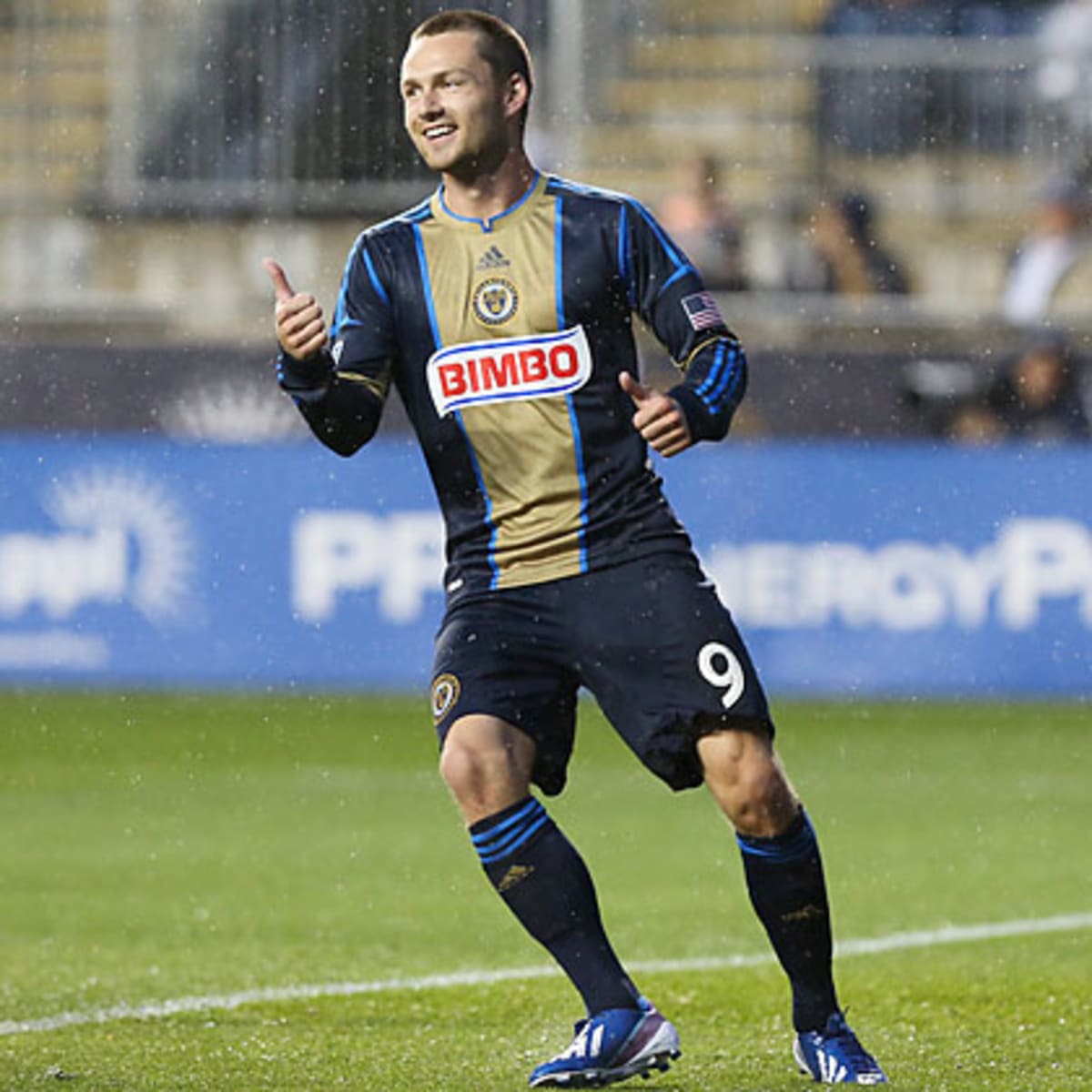 Conor Casey of the Philadelphia Union holds off Wells Thompson of