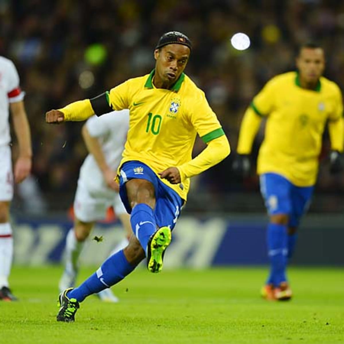 Ronaldinho (Bra) midfielder  Midfielder, Football, Superstar
