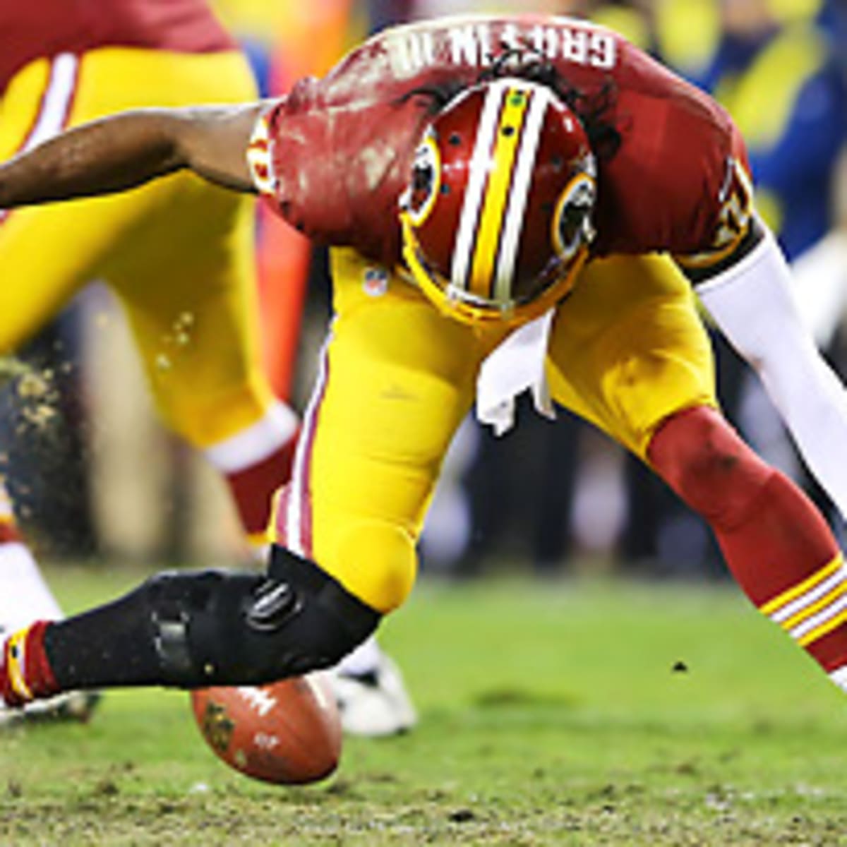 Redskins' Robert Griffin III has surgery on torn knee ligament - CBS News