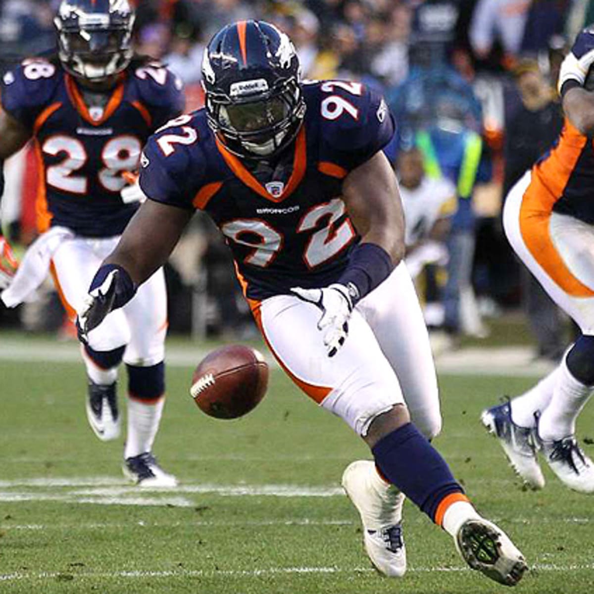 Broncos want Elvis Dumervil pay cut - The Boston Globe