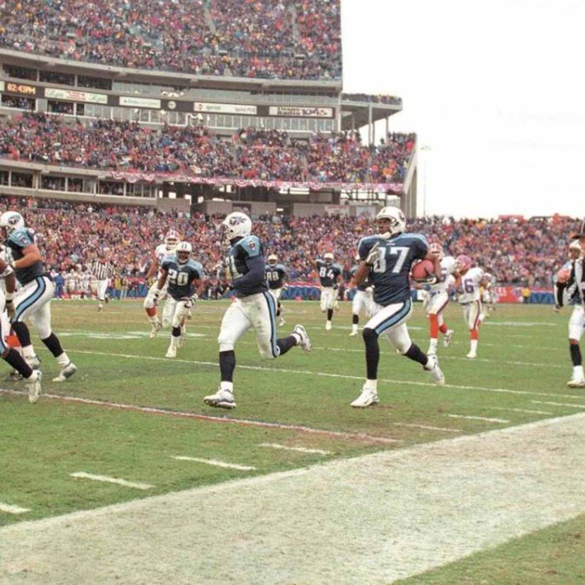 Kevin Dyson Autographed Signed Tennessee Titans Action 8x10 Photo w/ triple  Music City Miracle, 01/08/00 & AFC Champs!!