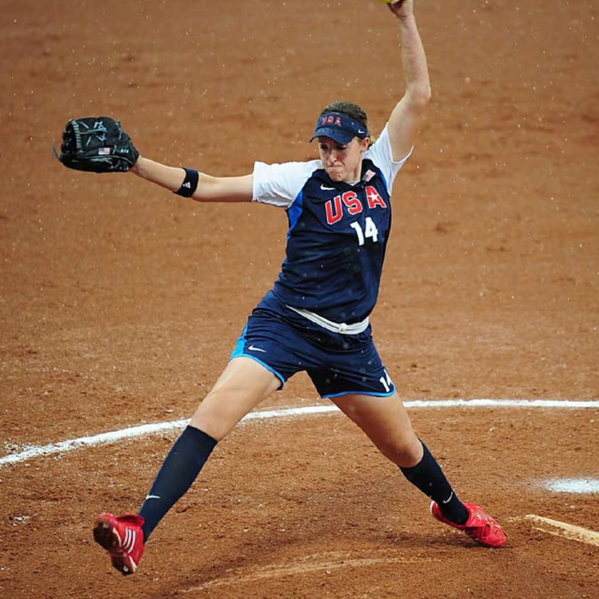 Diana Taurasi, wearing No. 10K, throws first pitch at D-backs game